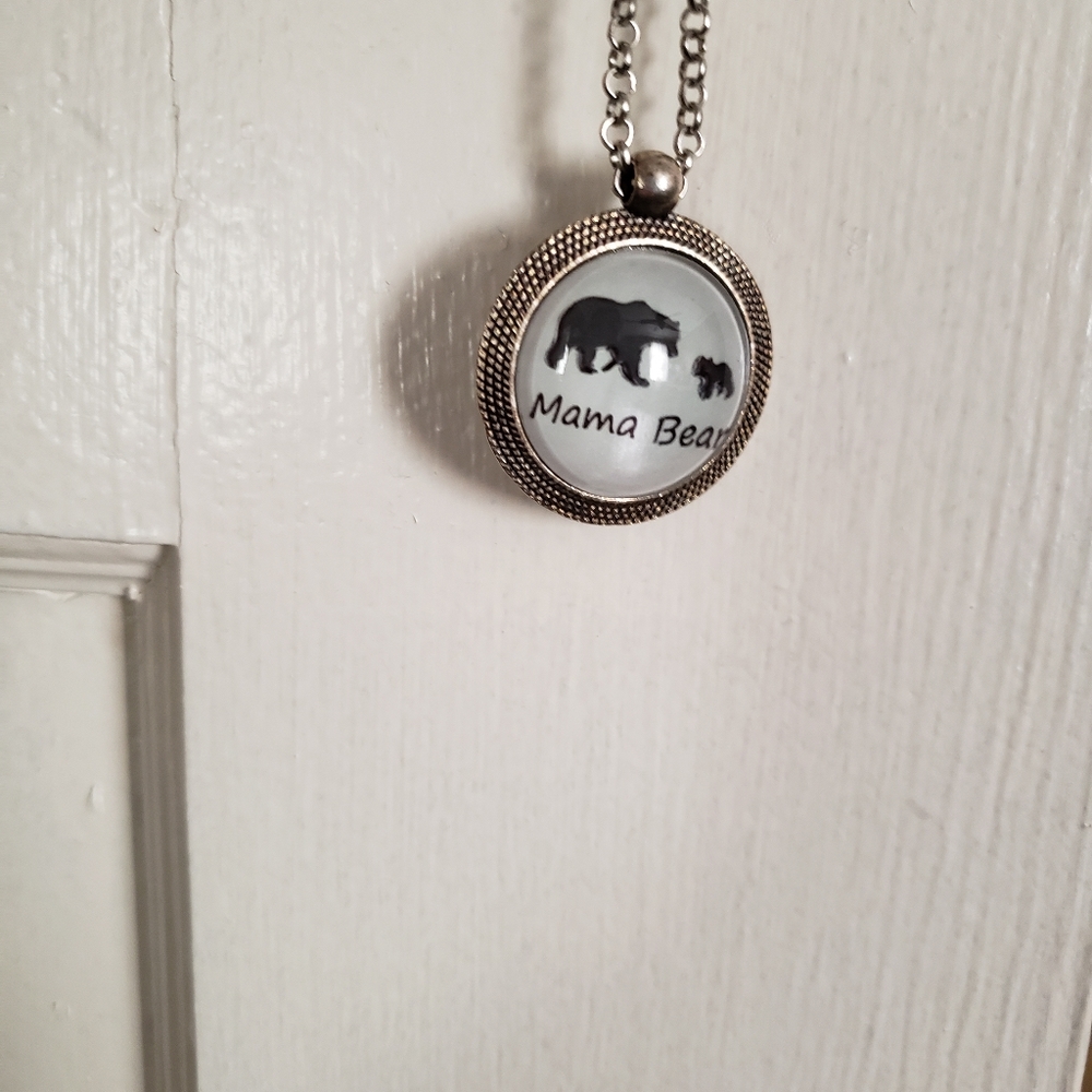 Mama Bear Pendant w/necklace - Picture 2 of 4